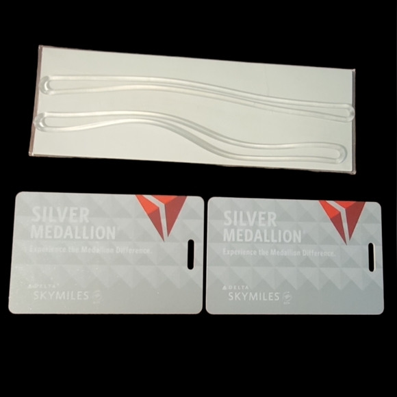 Delta Other Nwt Set Of 2 Delta Silver Medallion Luggage Tags Poshmark